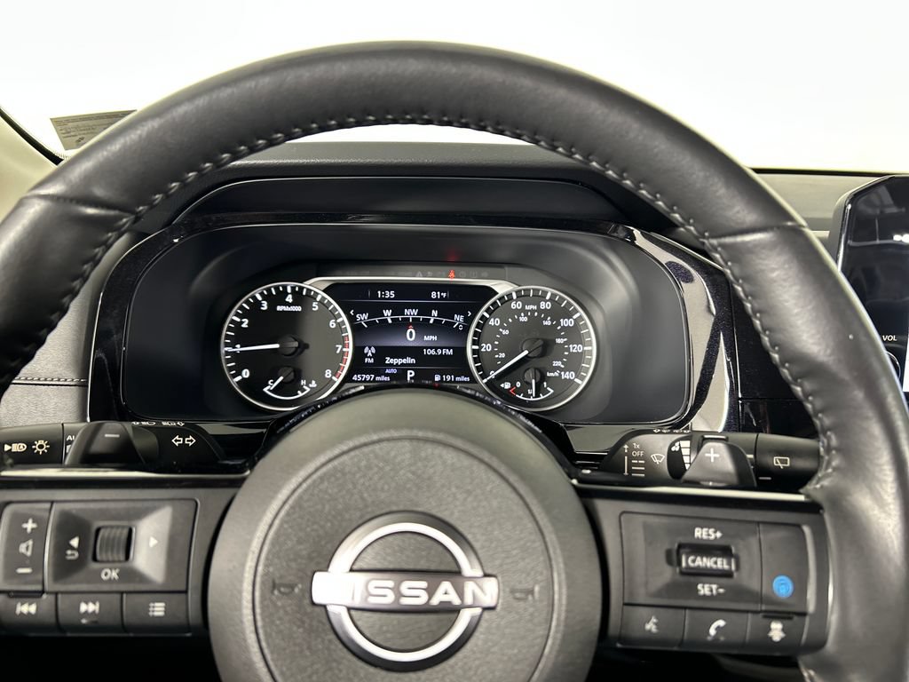 Used 2023 Nissan Pathfinder SL AWD/4WD image 13