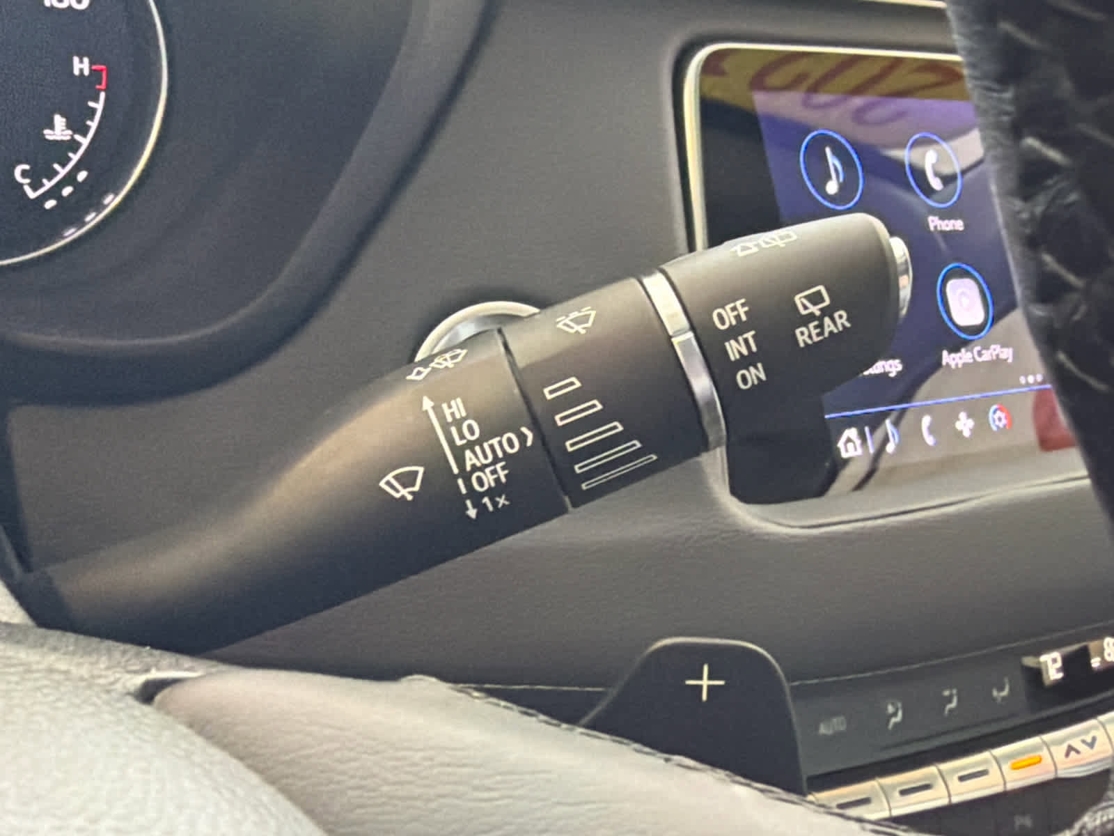 Used 2021 Cadillac XT4 Premium Luxury FWD image 41