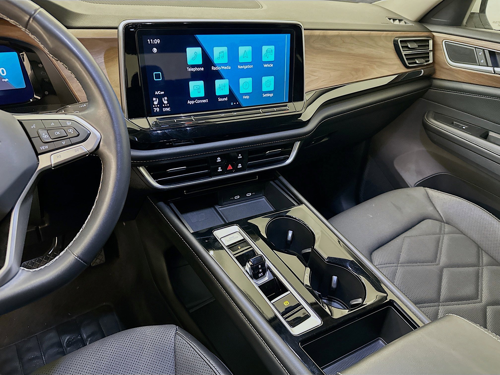 Used 2024 Volkswagen Atlas SE image 26