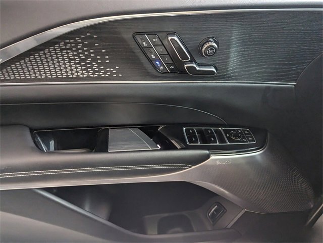 Used 2023 Cadillac Lyriq 2WD image 32