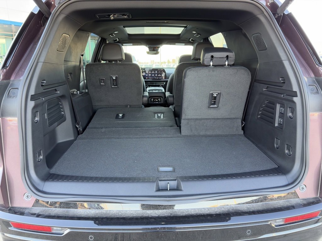 Used 2025 Chevrolet Traverse RS image 9