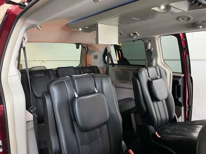 Used 2015 Chrysler Town & Country Touring-L w/ Driver Convenience Group FWD image 52