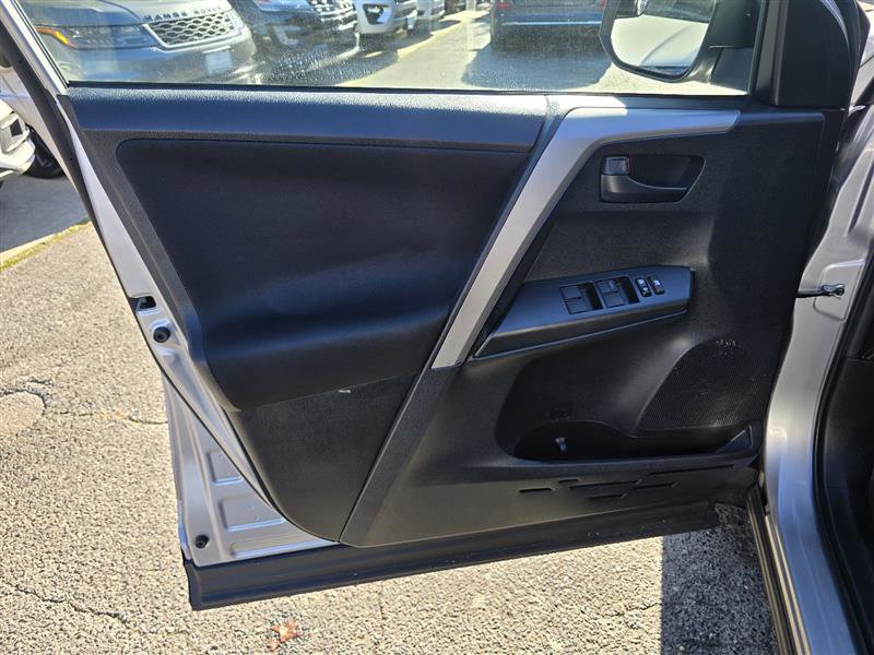 Used 2016 Toyota RAV4 LE image 32