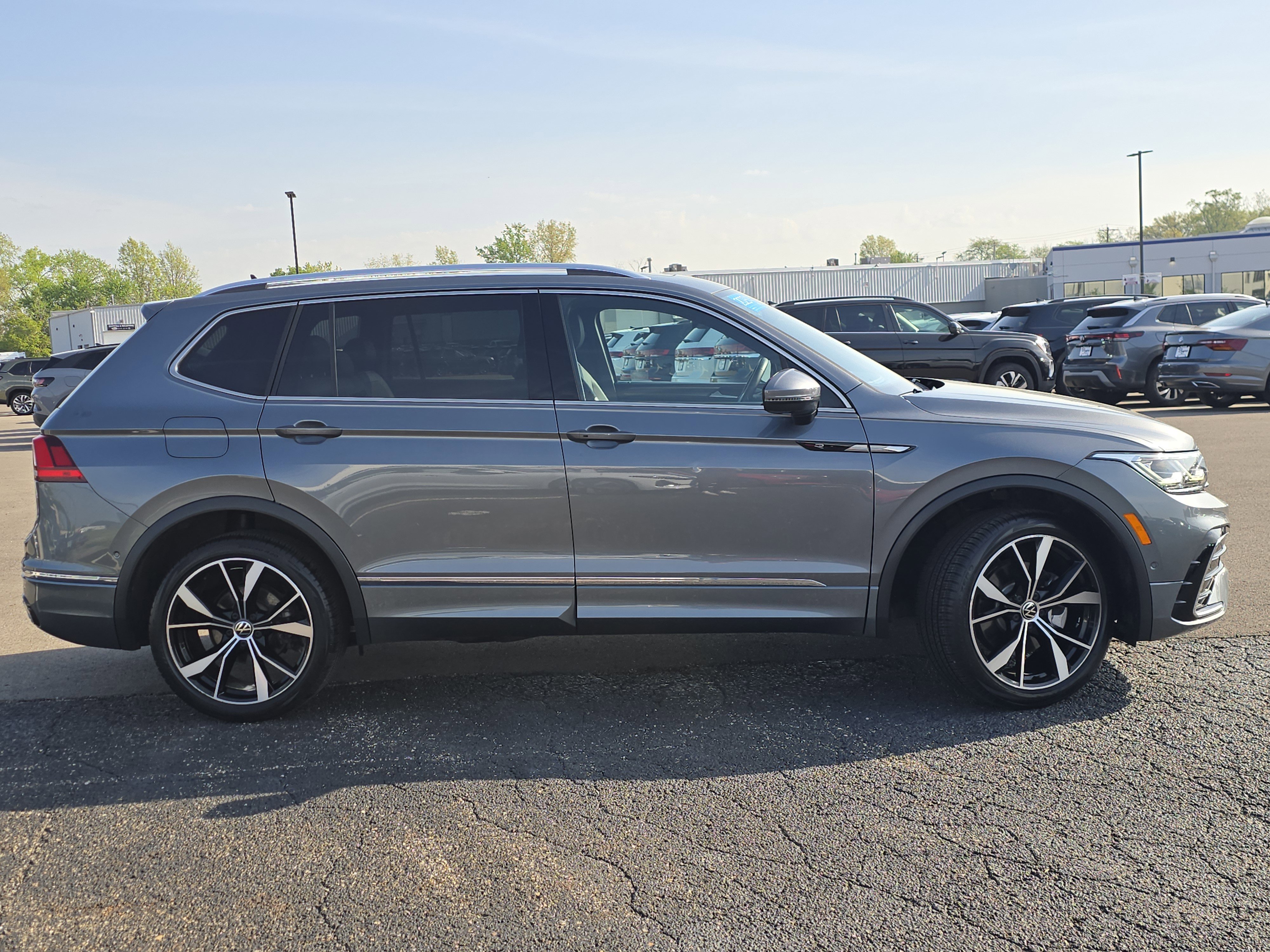 Certified 2023 Volkswagen Tiguan SEL R-Line AWD/4WD image 8