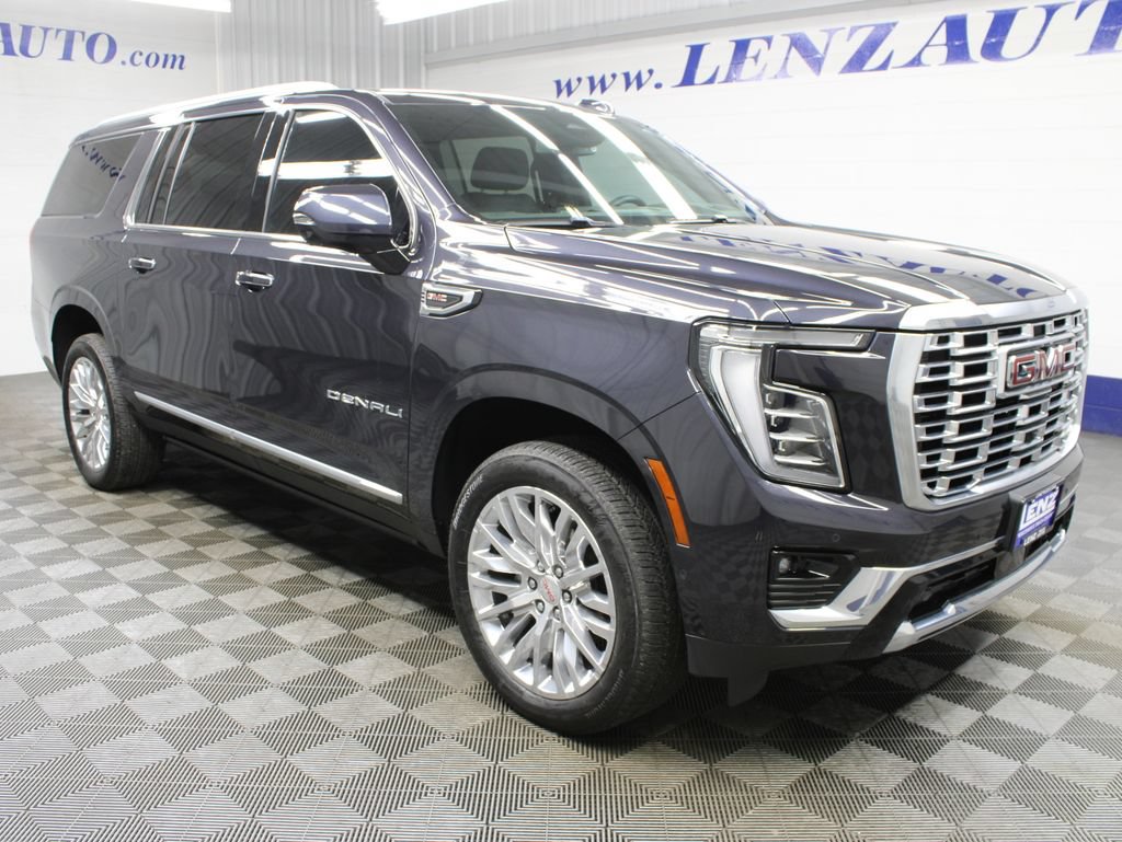 Used 2025 GMC Yukon XL Denali AWD/4WD image 3