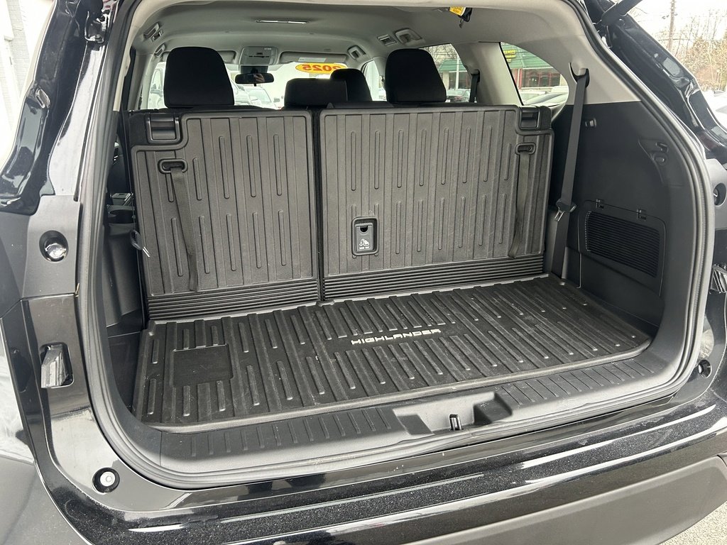 Certified 2025 Toyota Highlander LE image 10
