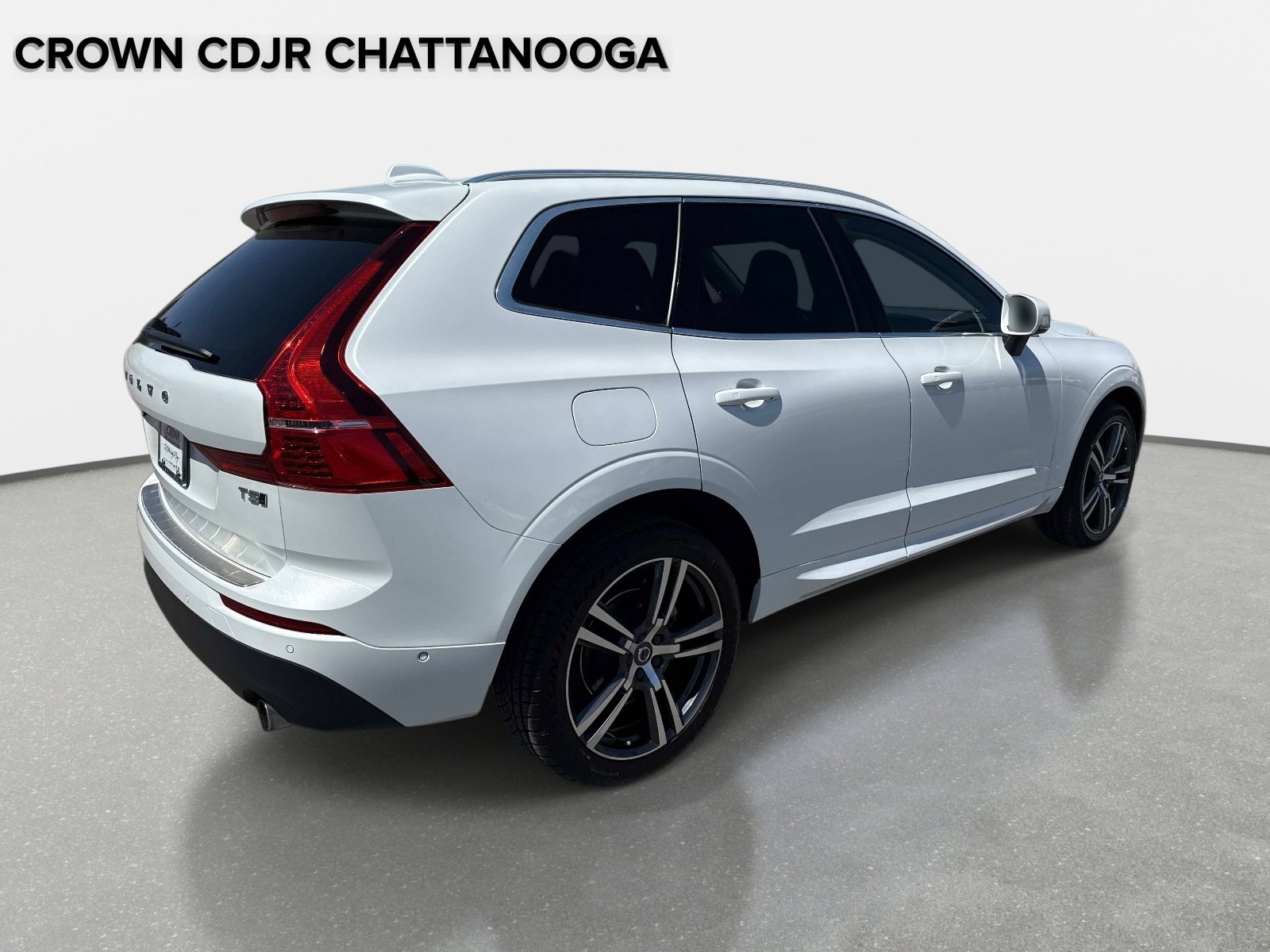 Used 2018 Volvo XC60 T5 Momentum w/ Convenience Package AWD/4WD image 4