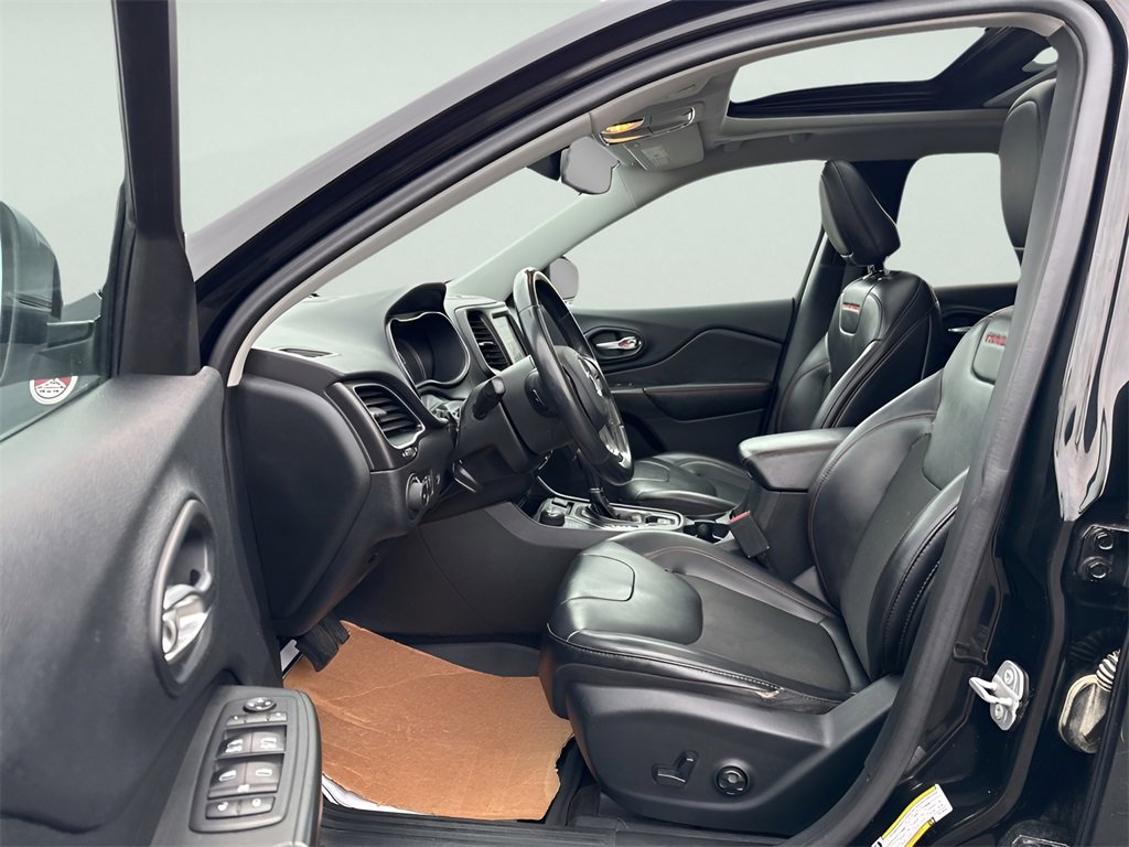 Used 2019 Jeep Cherokee Trailhawk w/ Comfort/Convenience Group image 19