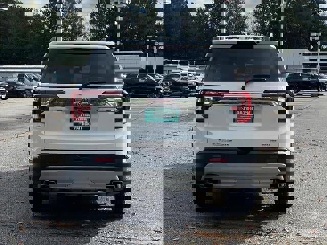 Certified 2022 GMC Acadia SLT w/ Technology Package image 4