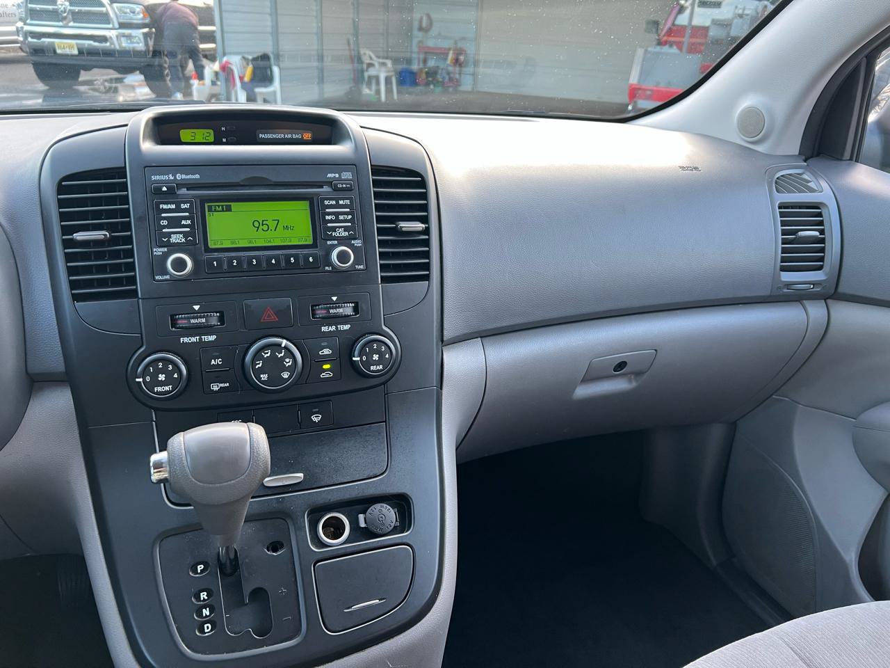 Used 2012 Kia Sedona LX FWD image 12