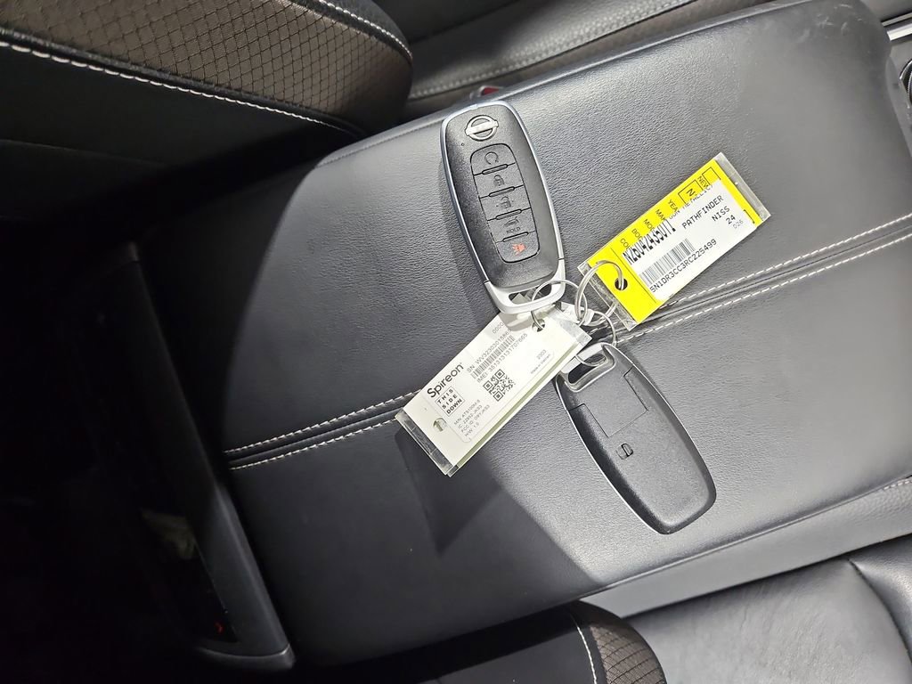 Used 2024 Nissan Pathfinder SL AWD/4WD image 29