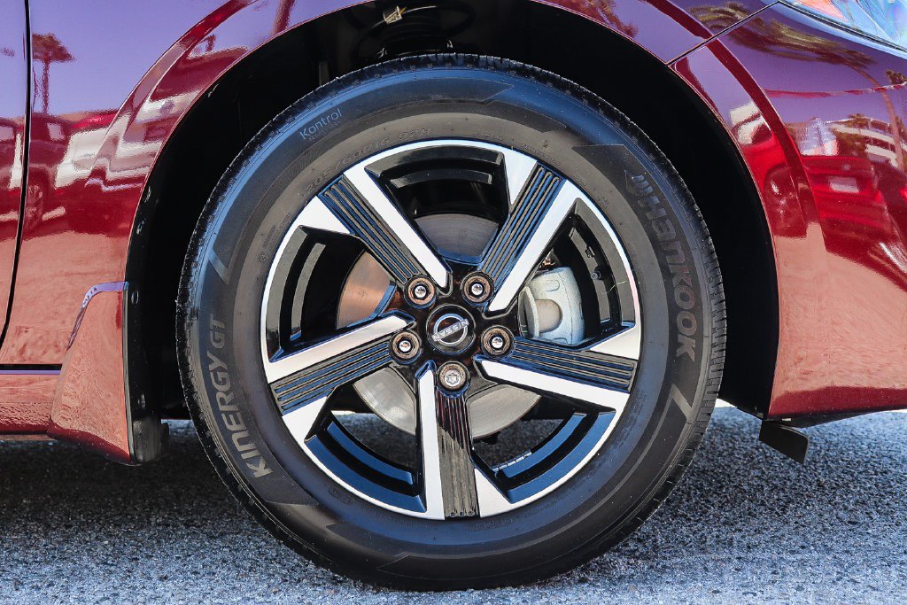 Certified 2025 Nissan Sentra SV FWD image 11