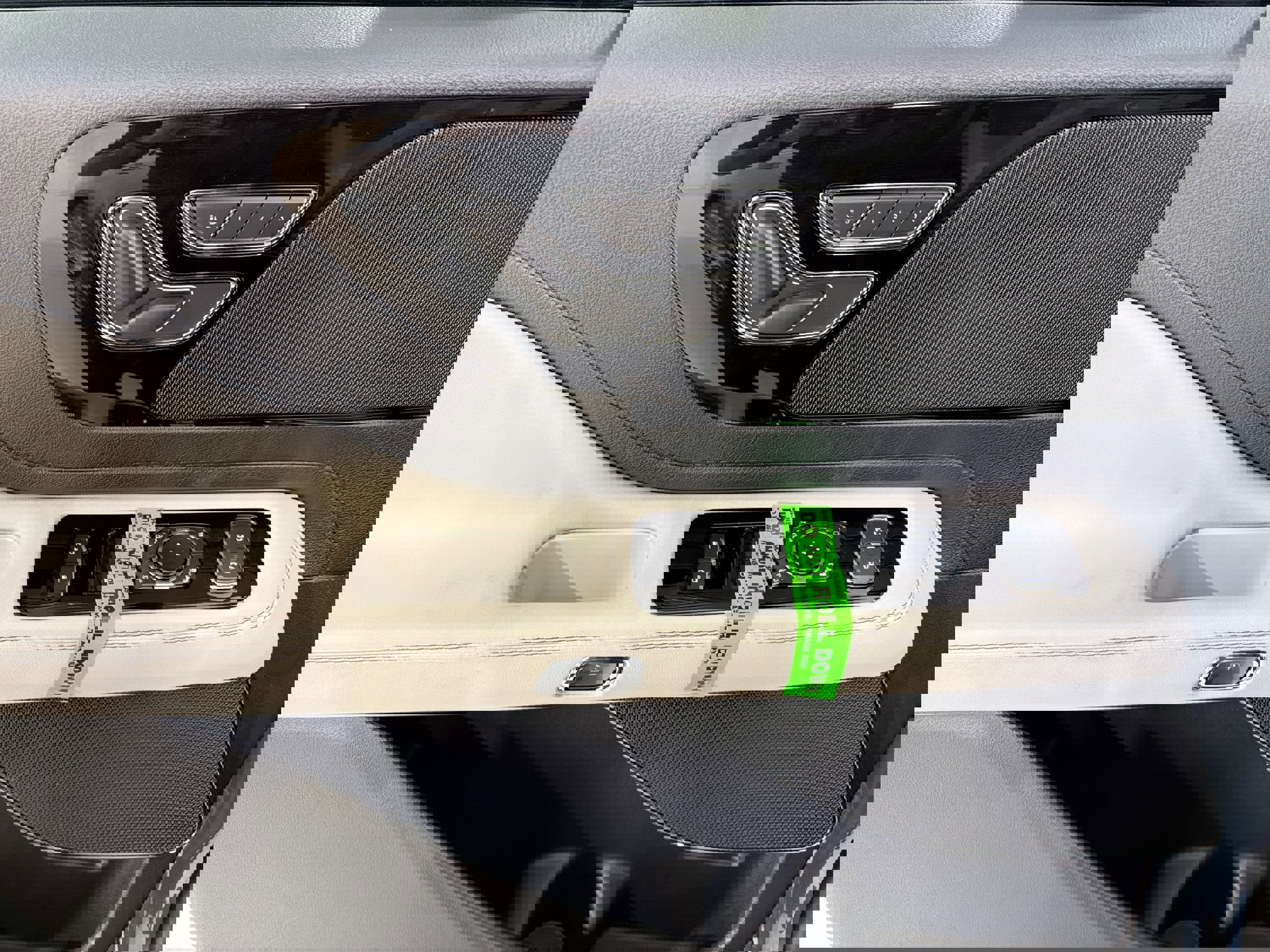 New 2026 Lincoln Aviator AWD image 12