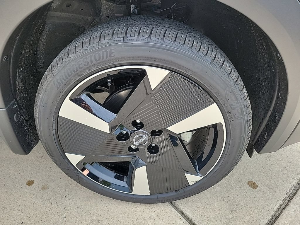 New 2026 Nissan Kicks SR w/ Cold Weather Package AWD/4WD image 9