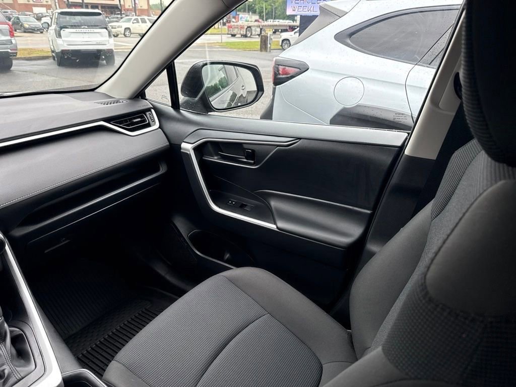 Used 2023 Toyota RAV4 LE AWD/4WD image 23