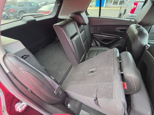 Used 2021 Chevrolet Trax LT w/ Premium Seat Package AWD/4WD image 18