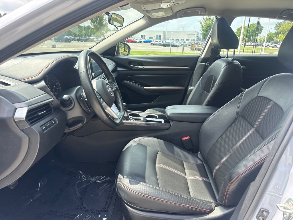 Used 2025 Nissan Altima 2.5 SR FWD image 12