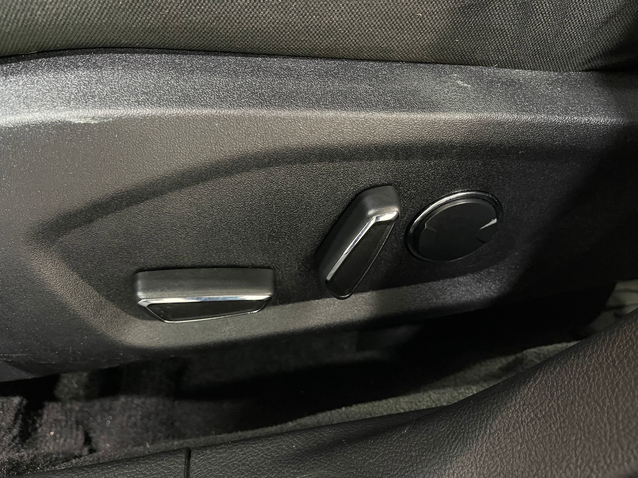 Used 2018 Ford Fusion SE w/ Fusion SE Technology Package image 15