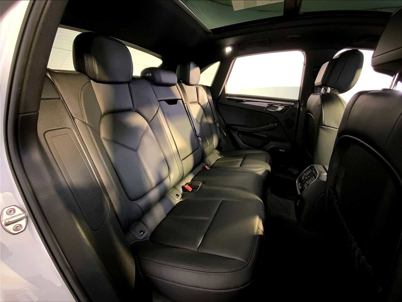 Certified 2025 Porsche Macan image 23