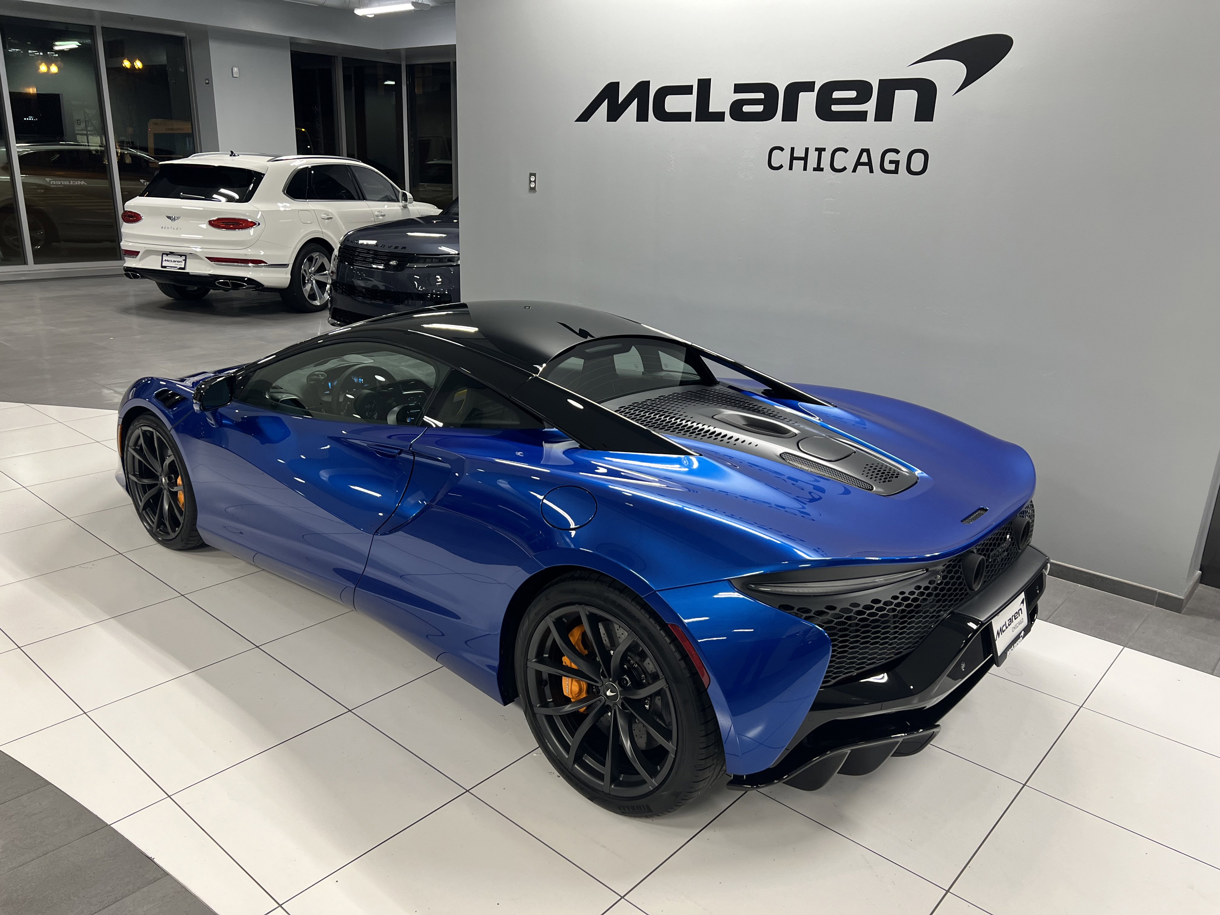 Used 2024 McLaren Artura image 6