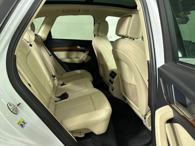 Used 2022 Audi Q5 e Premium Plus w/ Premium Plus Package image 27