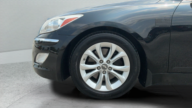 Used 2013 Hyundai Genesis 3.8 RWD image 26