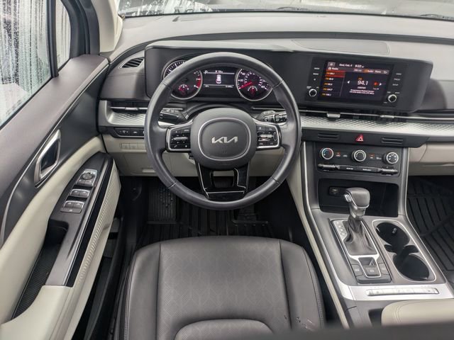 Used 2023 Kia Carnival LX image 17