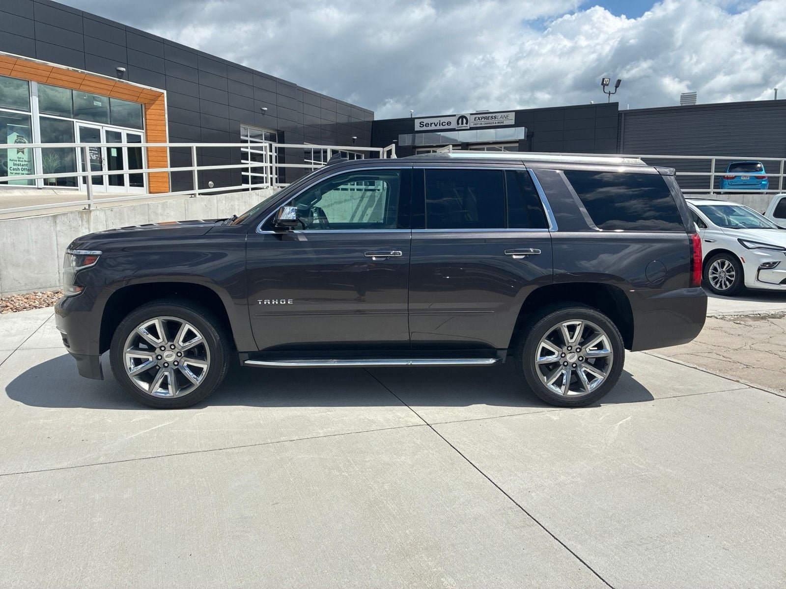 Used 2018 Chevrolet Tahoe Premier AWD/4WD image 2