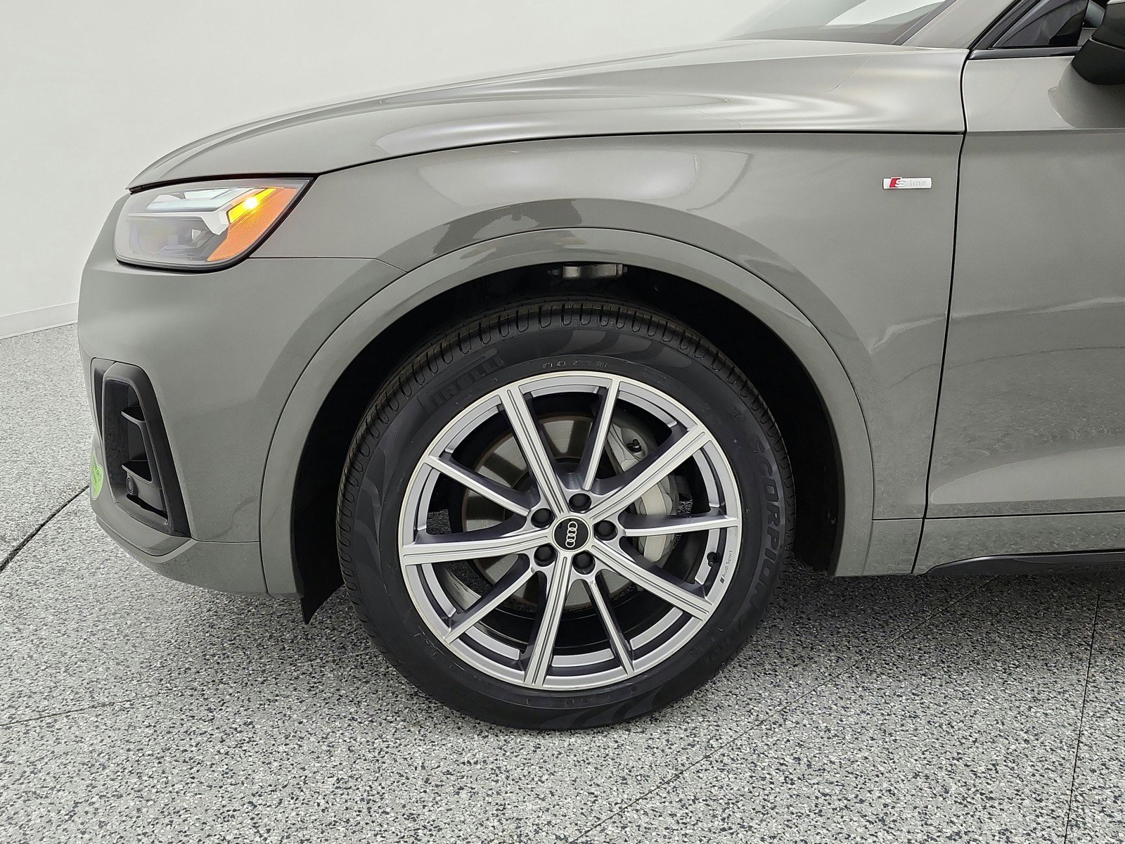 Used 2023 Audi Q5 e Premium Plus w/ Premium Plus Package AWD/4WD image 18