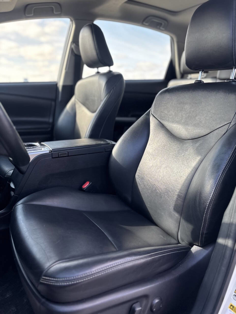 Used 2017 Toyota Prius V Five image 11