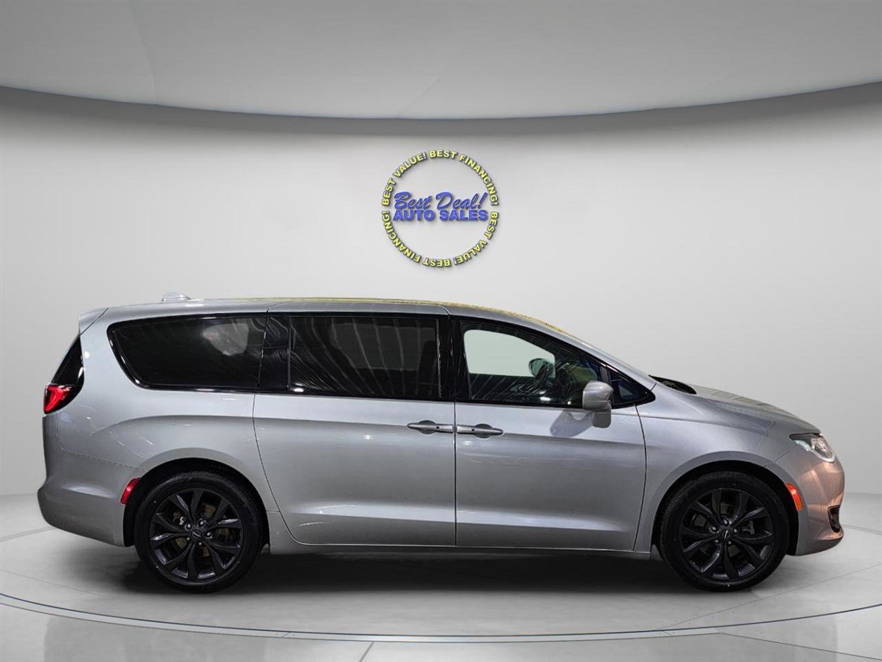 Used 2020 Chrysler Pacifica Touring w/ S Appearance Package image 7