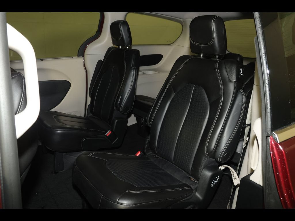 Used 2023 Chrysler Pacifica Touring-L FWD image 27