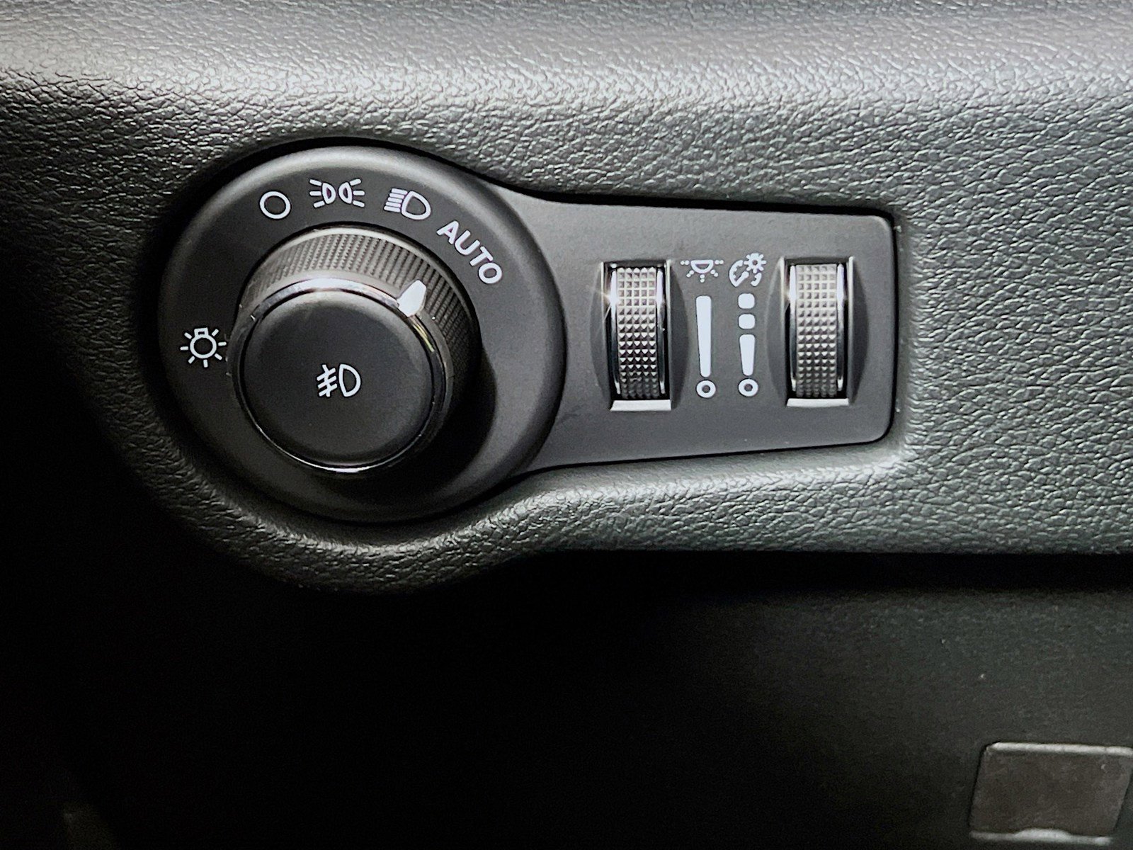 New 2026 Chrysler Pacifica Select FWD image 13