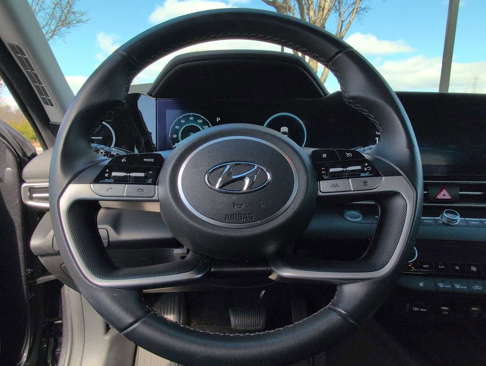 Used 2023 Hyundai Elantra Limited image 22