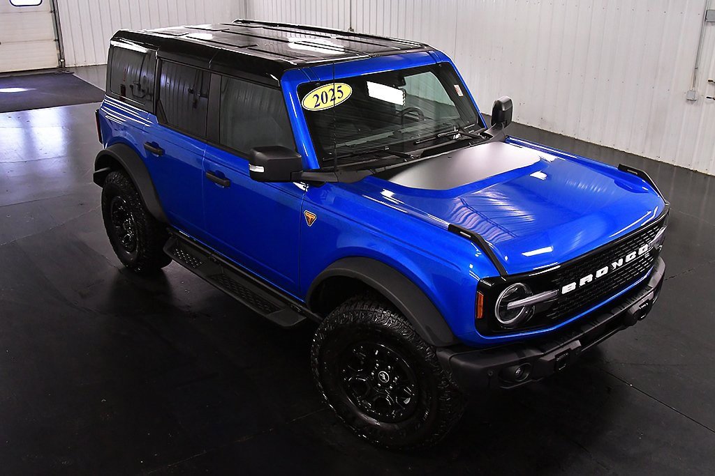 Used 2025 Ford Bronco Badlands image 13