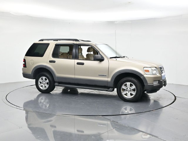 Used 2006 Ford Explorer XLT AWD/4WD image 3