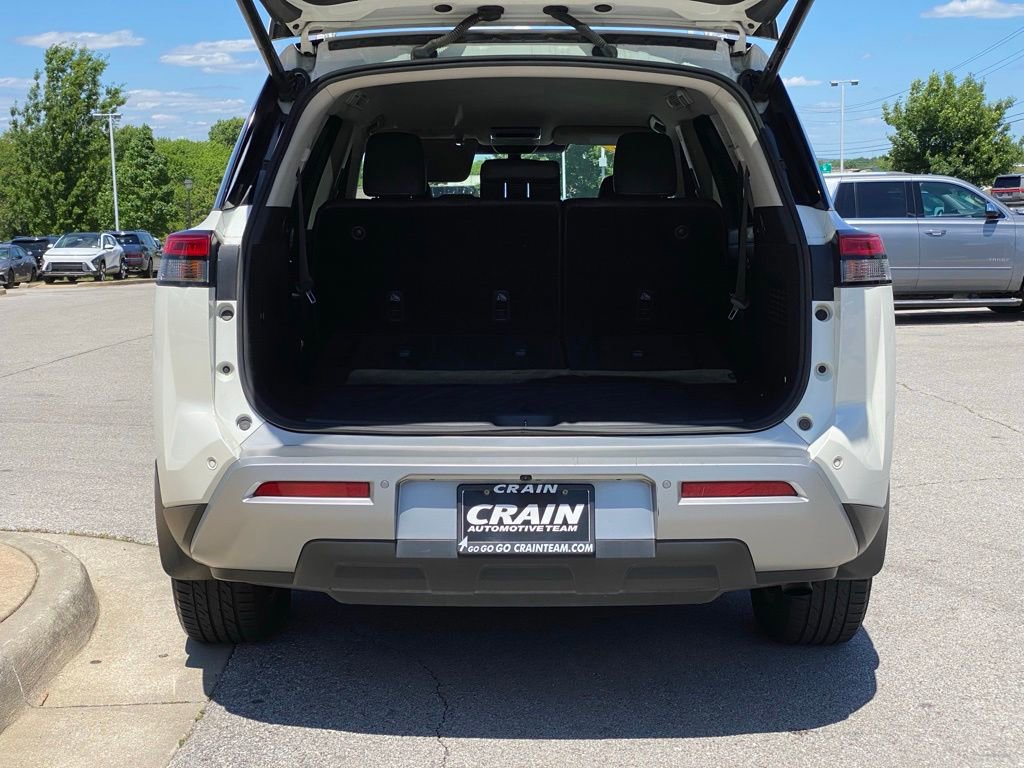 Used 2022 Nissan Pathfinder SL FWD image 2