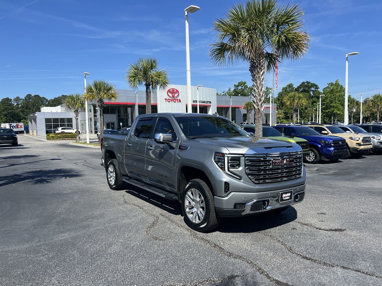 Used 2023 GMC Sierra 1500 Denali w/ Technology Package AWD/4WD image 2
