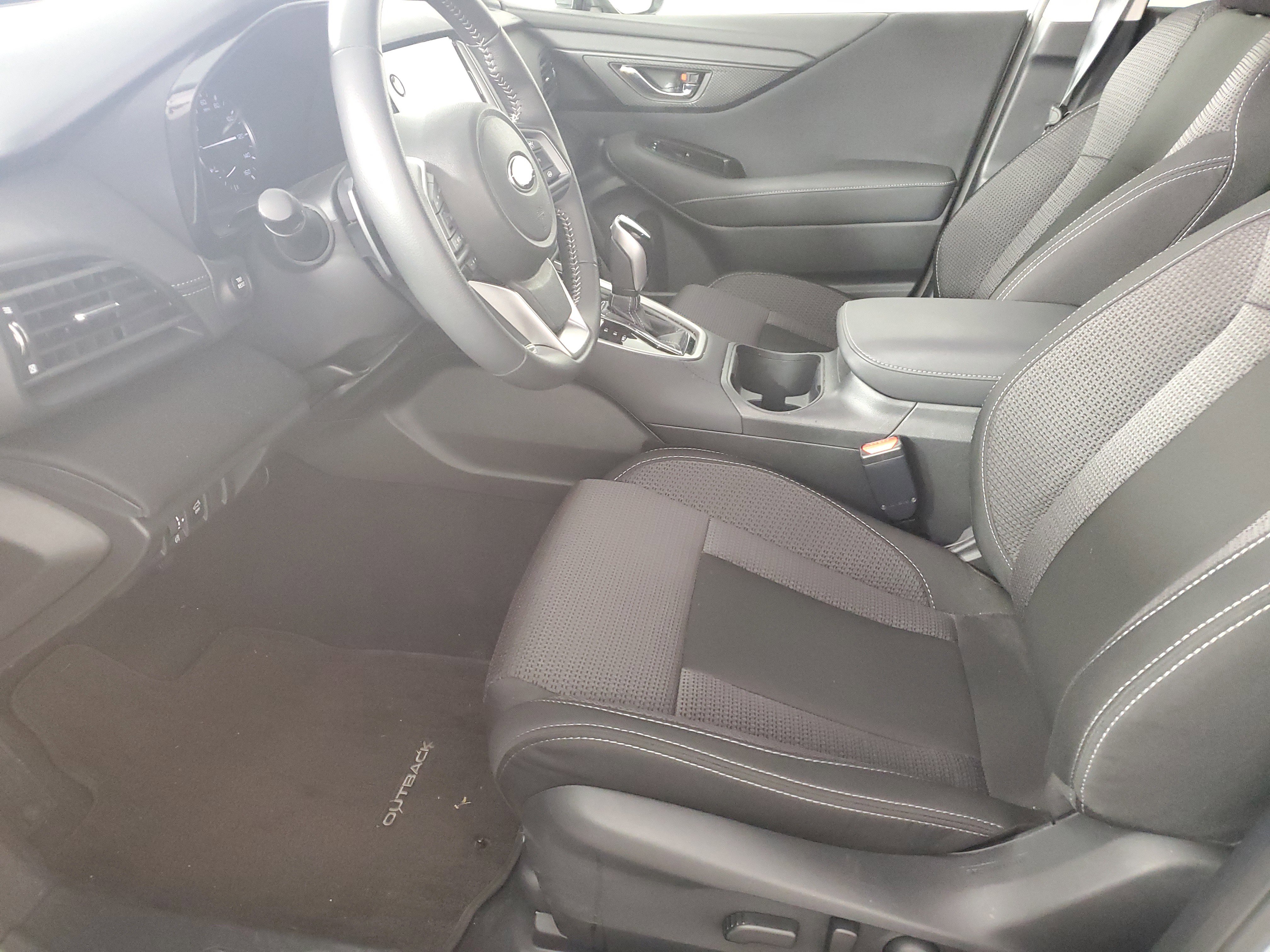 Used 2025 Subaru Outback Premium image 11