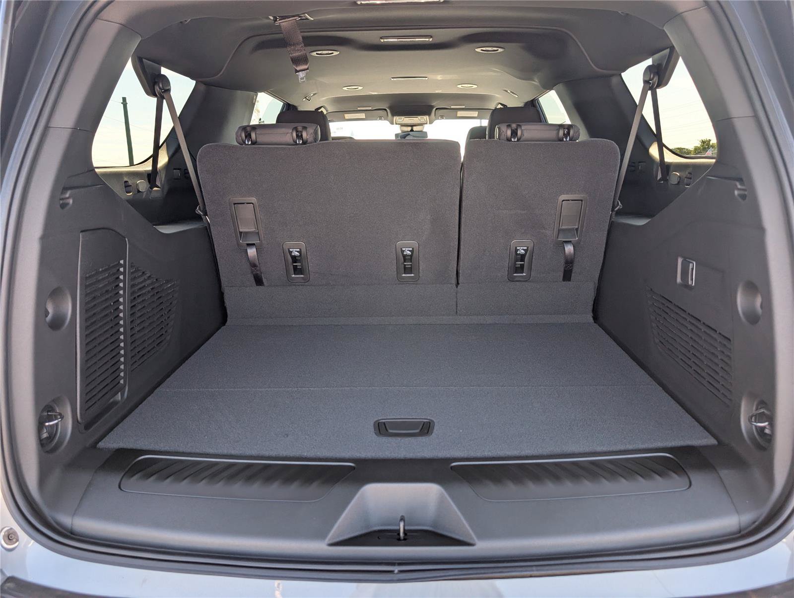 New 2026 Chevrolet Suburban LS w/ Max Trailering Package AWD/4WD image 8