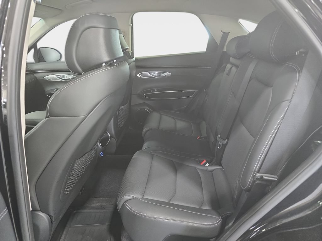 Used 2024 Genesis GV70 2.5T AWD/4WD image 25