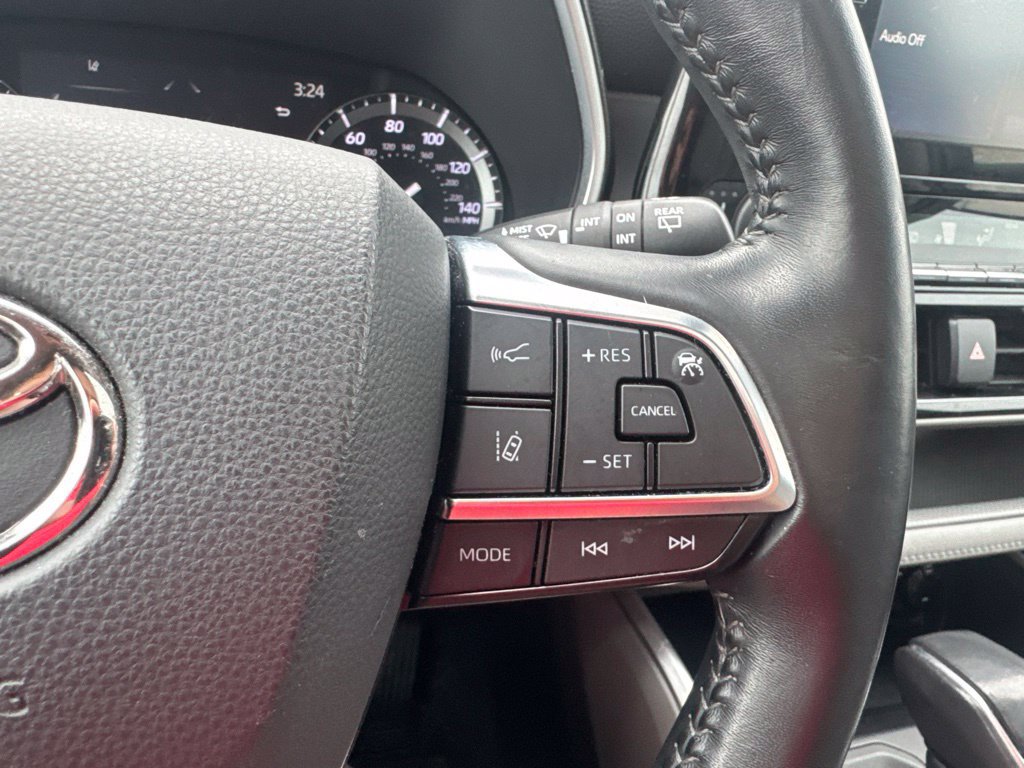 Used 2021 Toyota Highlander XLE AWD/4WD image 20