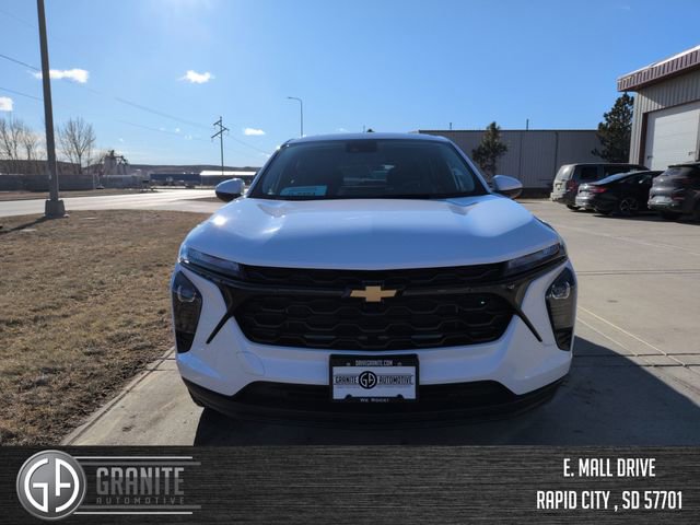 Used 2024 Chevrolet Trax LS w/ LS Convenience Package image 8