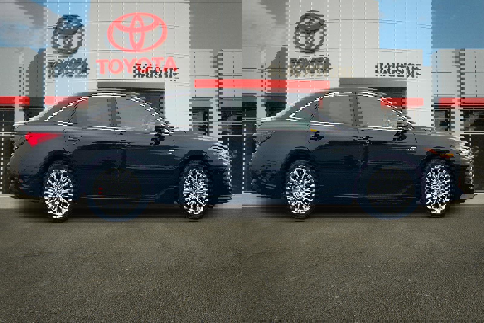 Certified 2020 Toyota Avalon Limited image 2