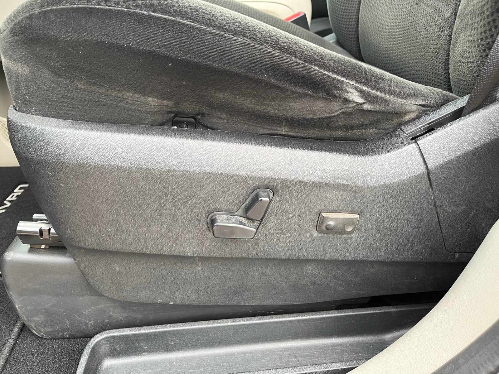 Used 2013 Dodge Grand Caravan SXT FWD image 20