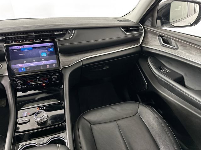 Used 2022 Jeep Grand Cherokee L Limited w/ Black Appearance Package image 28