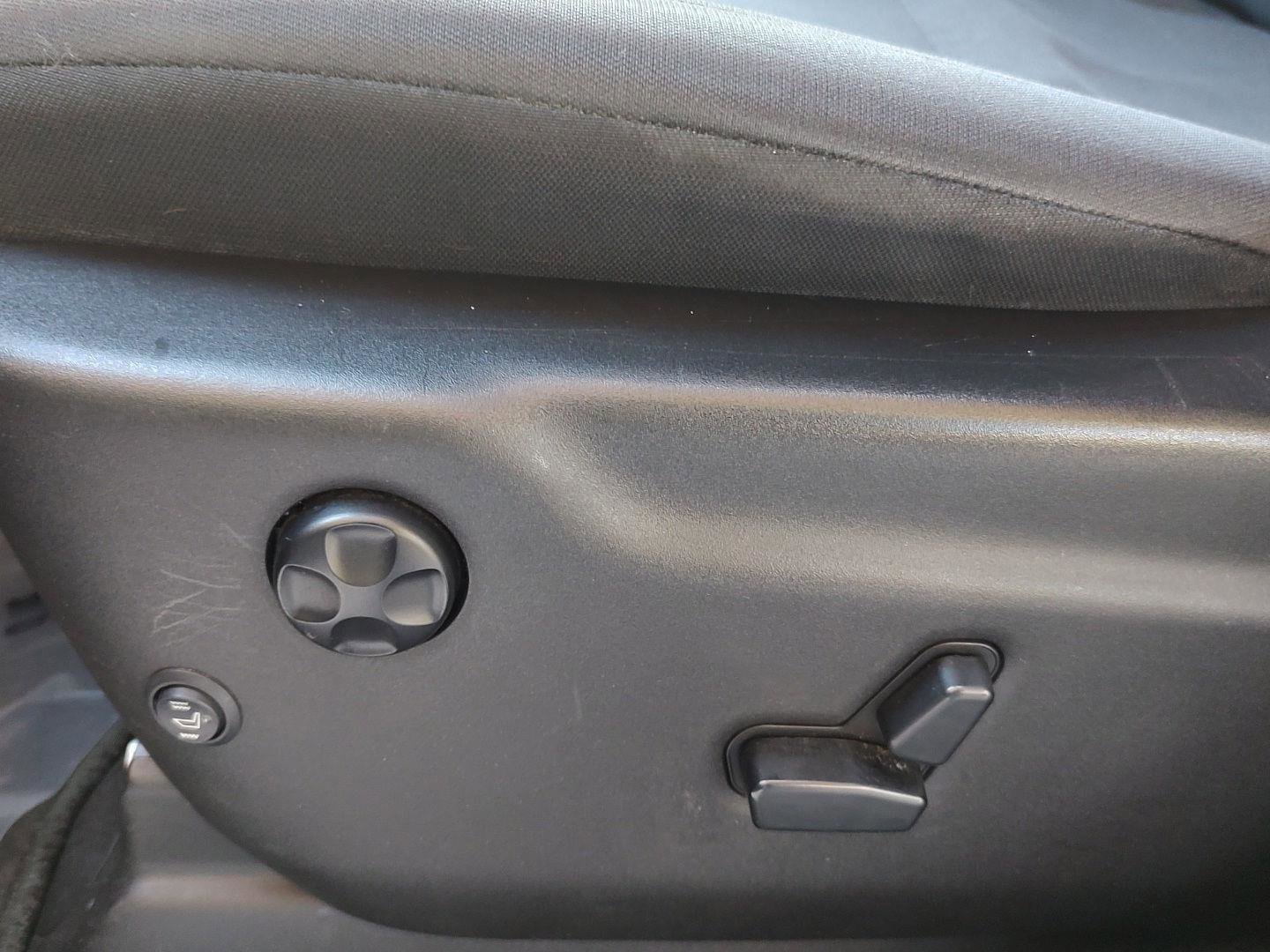 Used 2018 Jeep Grand Cherokee Laredo image 3