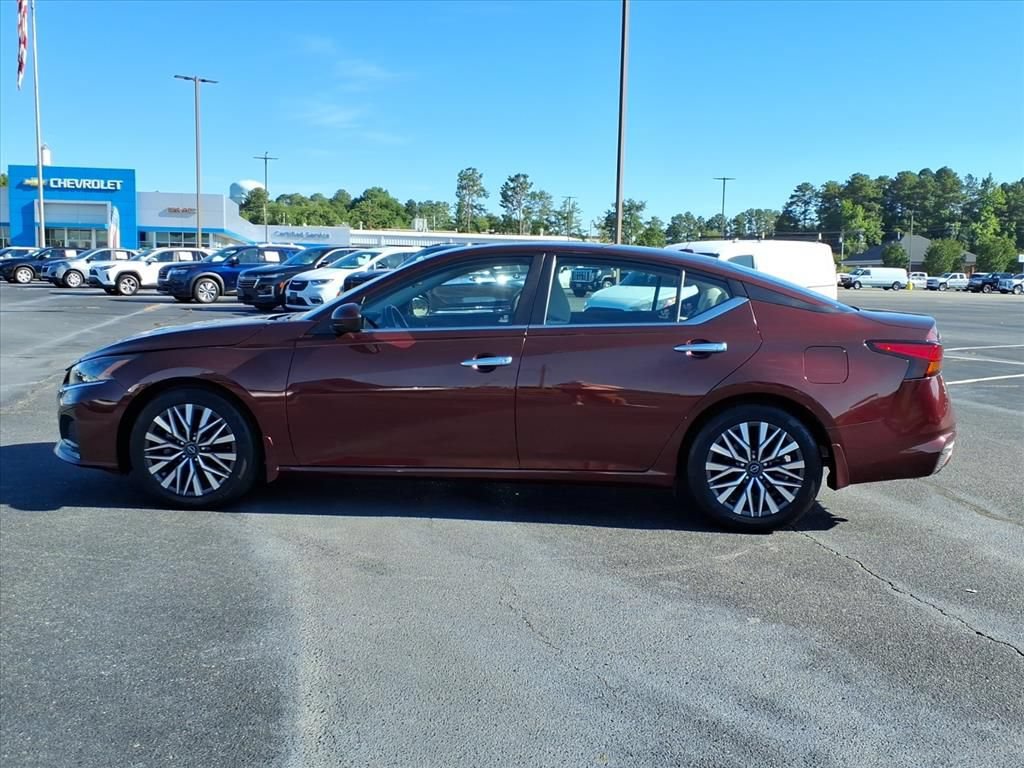 Used 2023 Nissan Altima 2.5 SV w/ SV Premium Package FWD image 15