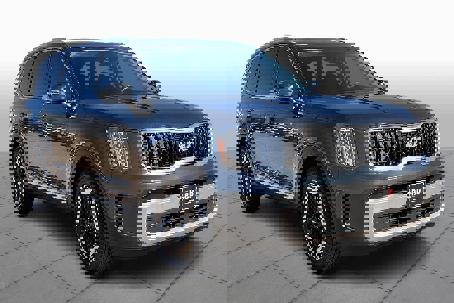 Used 2024 Kia Telluride EX w/ EX Captain's Chair Package image 4