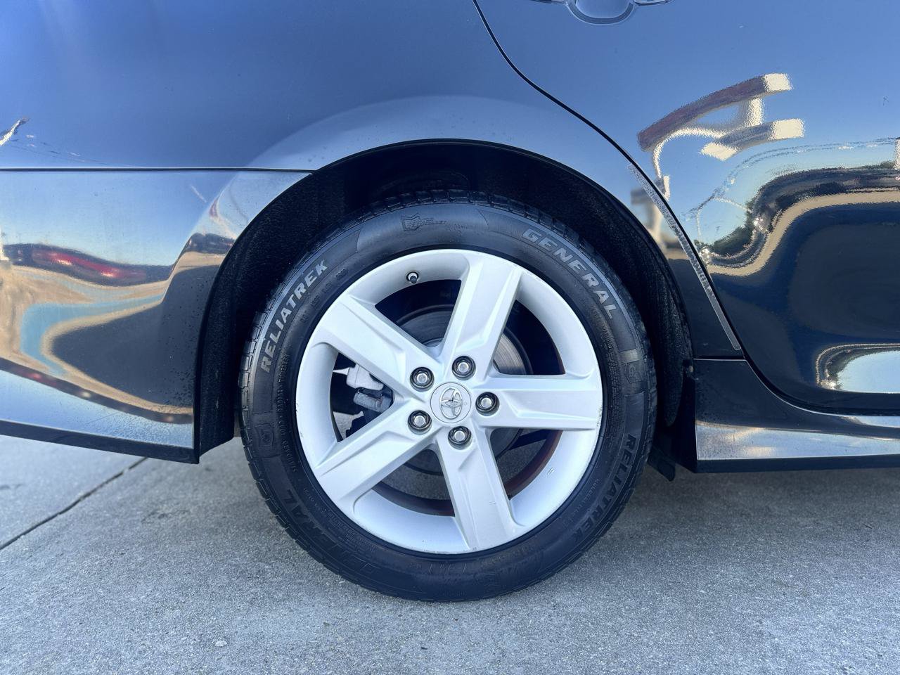 Used 2012 Toyota Camry SE FWD image 25